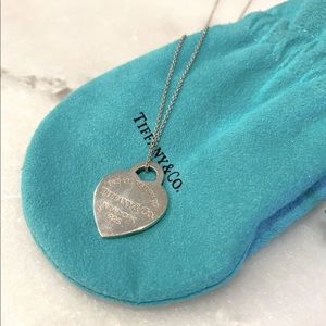 TIFFANY & CO Heart Tag Necklace